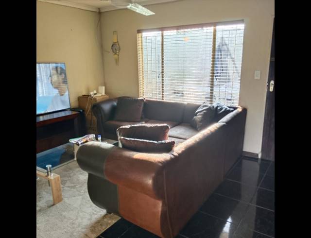 3 BEDROOM TOWNHOUSE FOR SALE IN EDLEEN